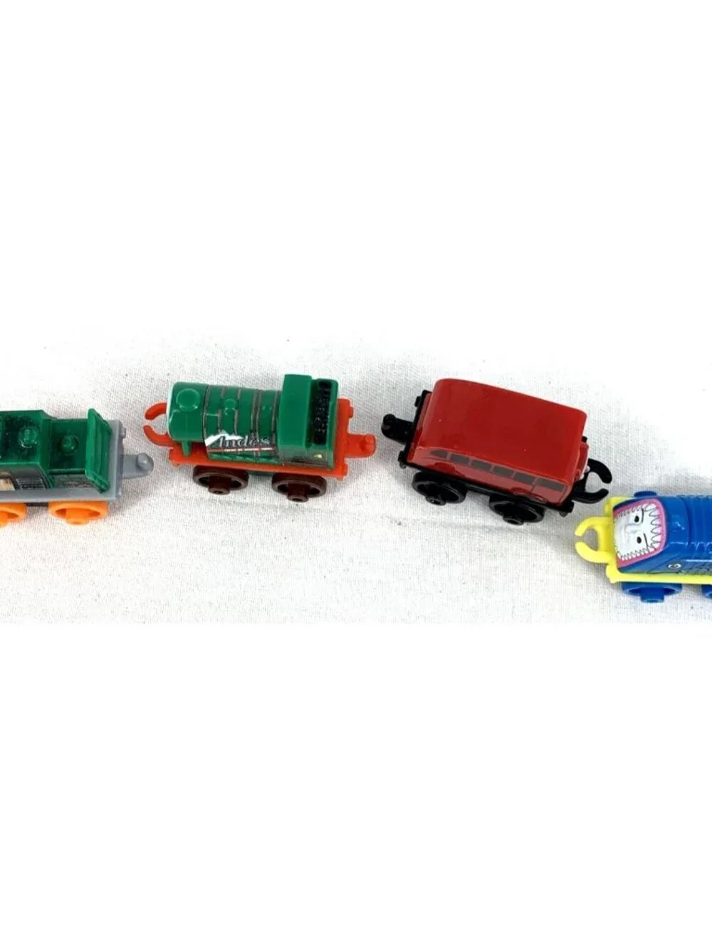 Micro Mini Trains Ninja Turtles Assorted 2012 Plastic Lot of 16